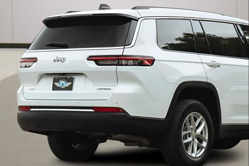 Bright White Clearcoat 2023 Jeep Grand Cherokee L Laredo