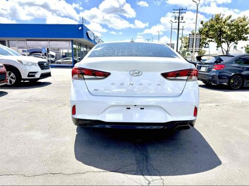 Quartz White Pearl 2018 Hyundai SONATA SE