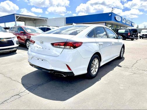 Quartz White Pearl 2018 Hyundai SONATA SE