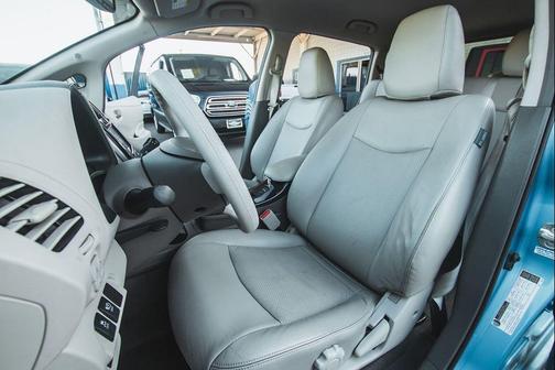 2011 Nissan Leaf SL