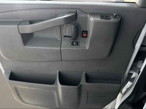 Summit White 2019 Chevrolet Express 3500 Work Van