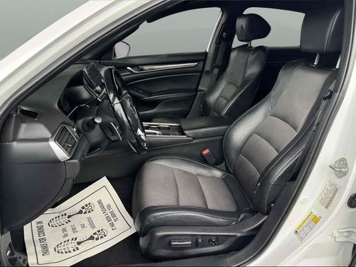 Platinum White Pearl 2018 Honda Accord Sport