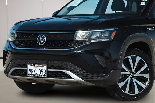 Deep Black Pearl 2022 Volkswagen Taos 1.5T SE