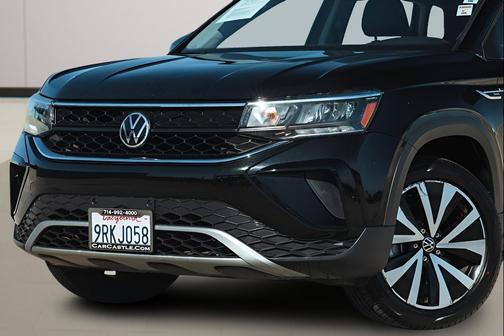 Deep Black Pearl 2022 Volkswagen Taos 1.5T SE