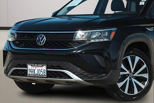 Deep Black Pearl 2022 Volkswagen Taos 1.5T SE