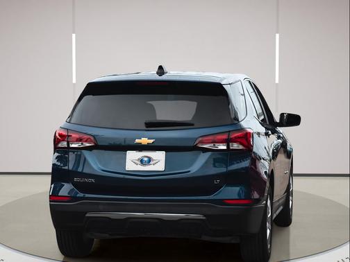 Blue Glow Metallic 2022 Chevrolet Equinox 1LT