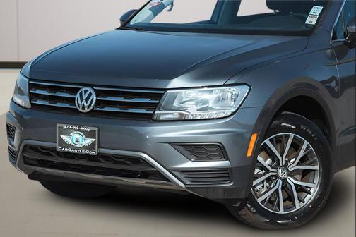 Platinum Gray Metallic 2019 Volkswagen Tiguan 2.0T SE