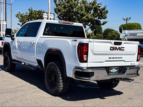 Summit White 2024 GMC Sierra 2500 SLE