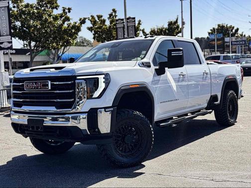 Summit White 2024 GMC Sierra 2500 SLE