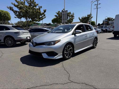 Classic Silver Metallic 2016 Scion iM