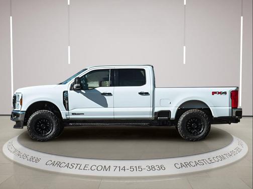 Oxford White 2024 Ford F-250 XLT