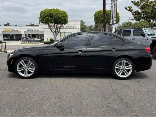 Black Sapphire Metallic 2017 BMW 320 i