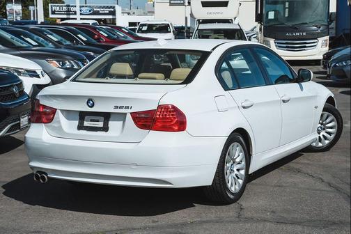 Alpine White 2009 BMW 328 328i
