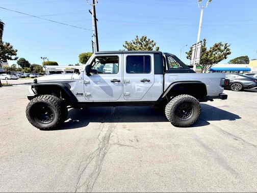 Billet Silver Metallic Clearcoat 2020 Jeep Gladiator Sport S