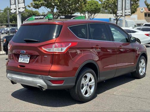 Sunset 2016 Ford Escape SE