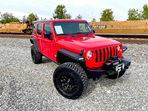 Photo 3 of 25 of 2019 Jeep Wrangler Unlimited Sport