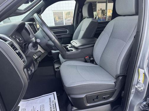 2024 RAM 2500 Big Horn Crew Cab 4x4 6'4' Box