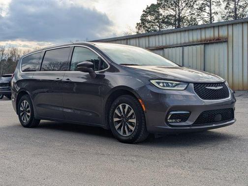 2022 Chrysler Pacifica Hybrid Touring L