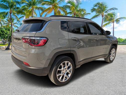 2024 Jeep Compass Latitude Lux