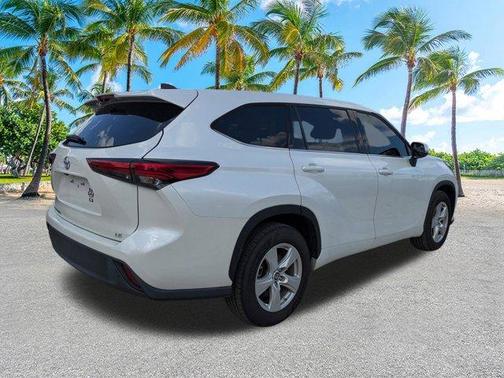 2022 Toyota Highlander LE