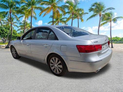 2010 Hyundai SONATA Limited