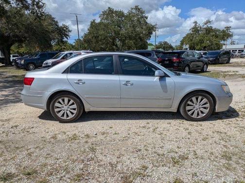 2010 Hyundai SONATA Limited
