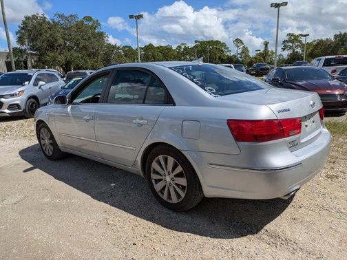 2010 Hyundai SONATA Limited