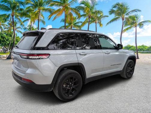 2024 Jeep Grand Cherokee Laredo