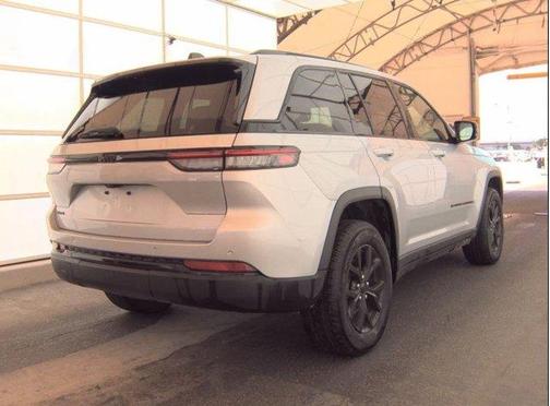 2024 Jeep Grand Cherokee Laredo