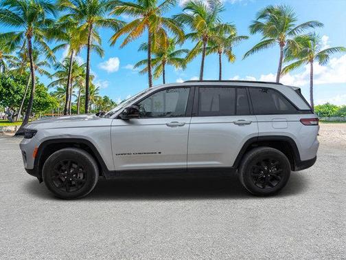 2024 Jeep Grand Cherokee Laredo