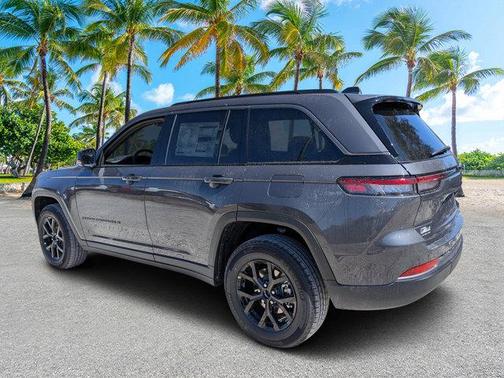 Metallic 2026 Jeep Grand Cherokee Laredo
