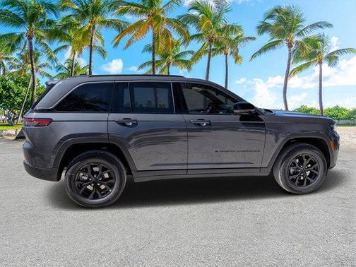 Metallic 2026 Jeep Grand Cherokee Laredo
