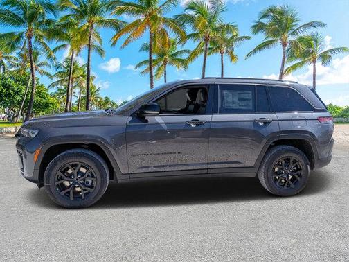 Metallic 2026 Jeep Grand Cherokee Laredo