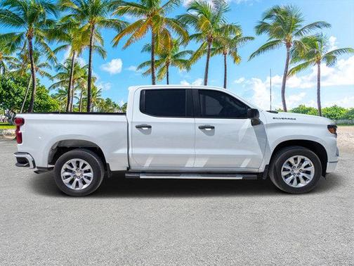 Summit White 2022 Chevrolet Silverado 1500 Custom