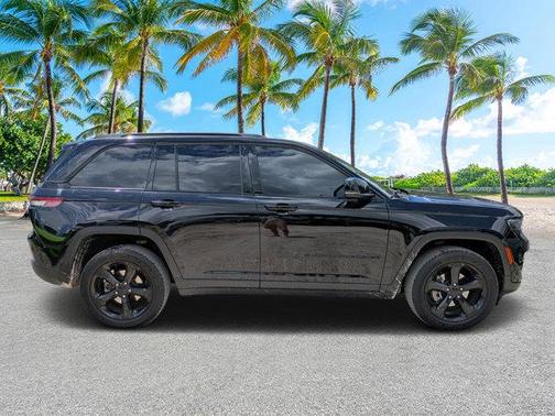 2022 Jeep Grand Cherokee Altitude