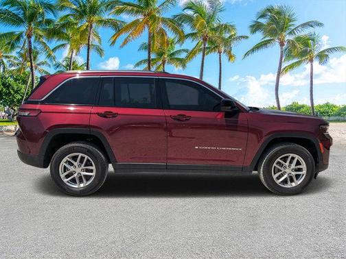 2023 Jeep Grand Cherokee Laredo