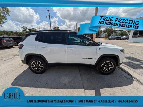 Bright White Clearcoat 2025 Jeep Compass Trailhawk