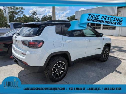 Bright White Clearcoat 2025 Jeep Compass Trailhawk