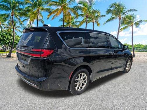 2024 Chrysler Pacifica Touring-L