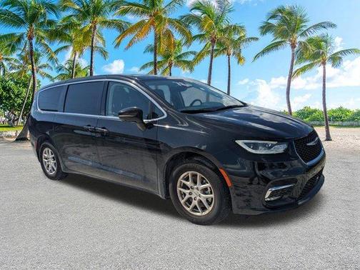 2024 Chrysler Pacifica Touring-L