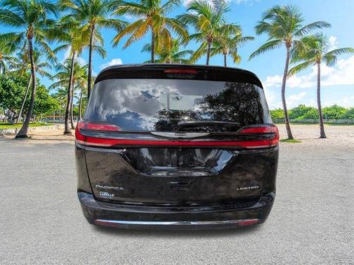 2026 Chrysler Pacifica Limited