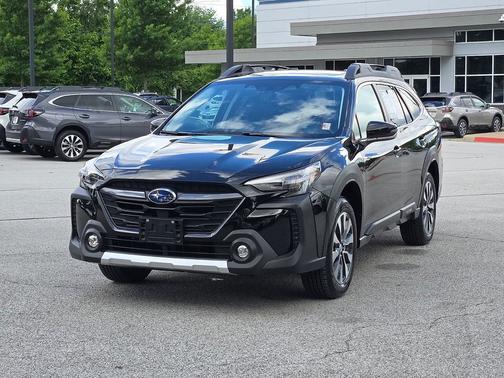 Crystal Black Silica 2023 Subaru Outback Limited