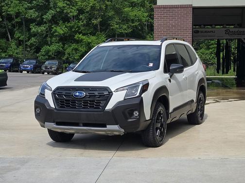 Crystal White Pearl 2024 Subaru Forester Wilderness