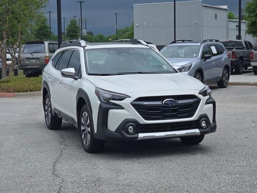 Crystal White Pearl 2025 Subaru Outback Touring XT