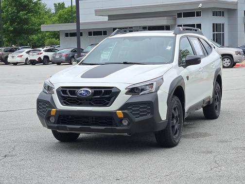Crystal White Pearl 2024 Subaru Outback Wilderness