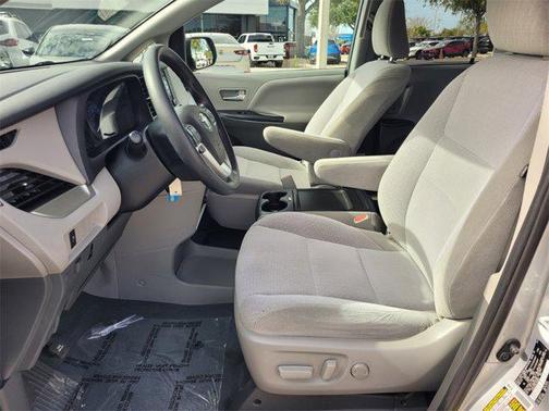 2020 Toyota Sienna LE