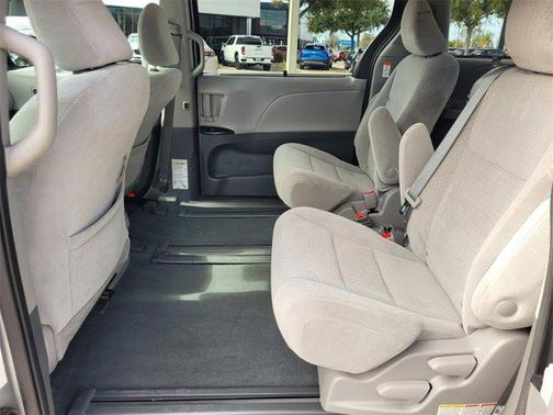 2020 Toyota Sienna LE