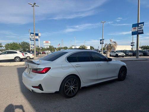 Mineral White Metallic 2019 BMW 330 xDrive