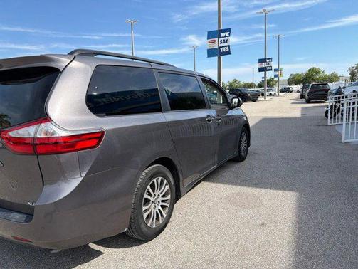 2018 Toyota Sienna XLE