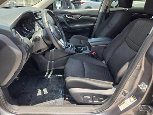Gun Metallic 2018 Nissan Rogue SV